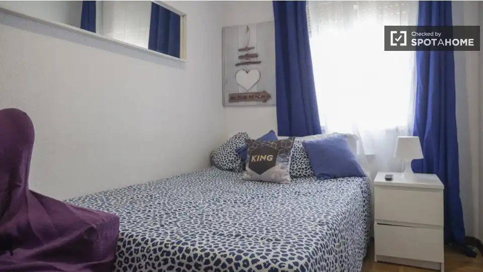 Habitación de Piso de alquiler en Alcalá de Henares con Aire acondicionado, Calefacción y Amueblado