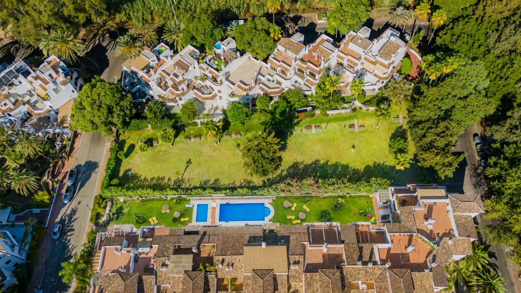 Vista exterior de Planta baixa en venda en Marbella amb Aire condicionat, Terrassa i Traster