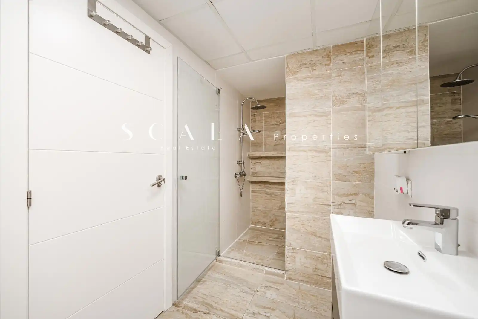 Bathroom of Flat for sale in Madrid  with Air Conditioner, Heating and Terrace