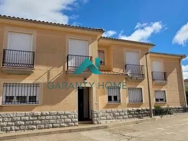Casa rústica amb balcó en venda a Aldeanueva de la Sierra