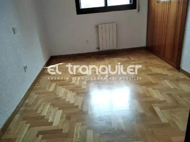 Wohnung zur Miete in Calle LOS PINOS, Prado Santo Domingo - Ensanche