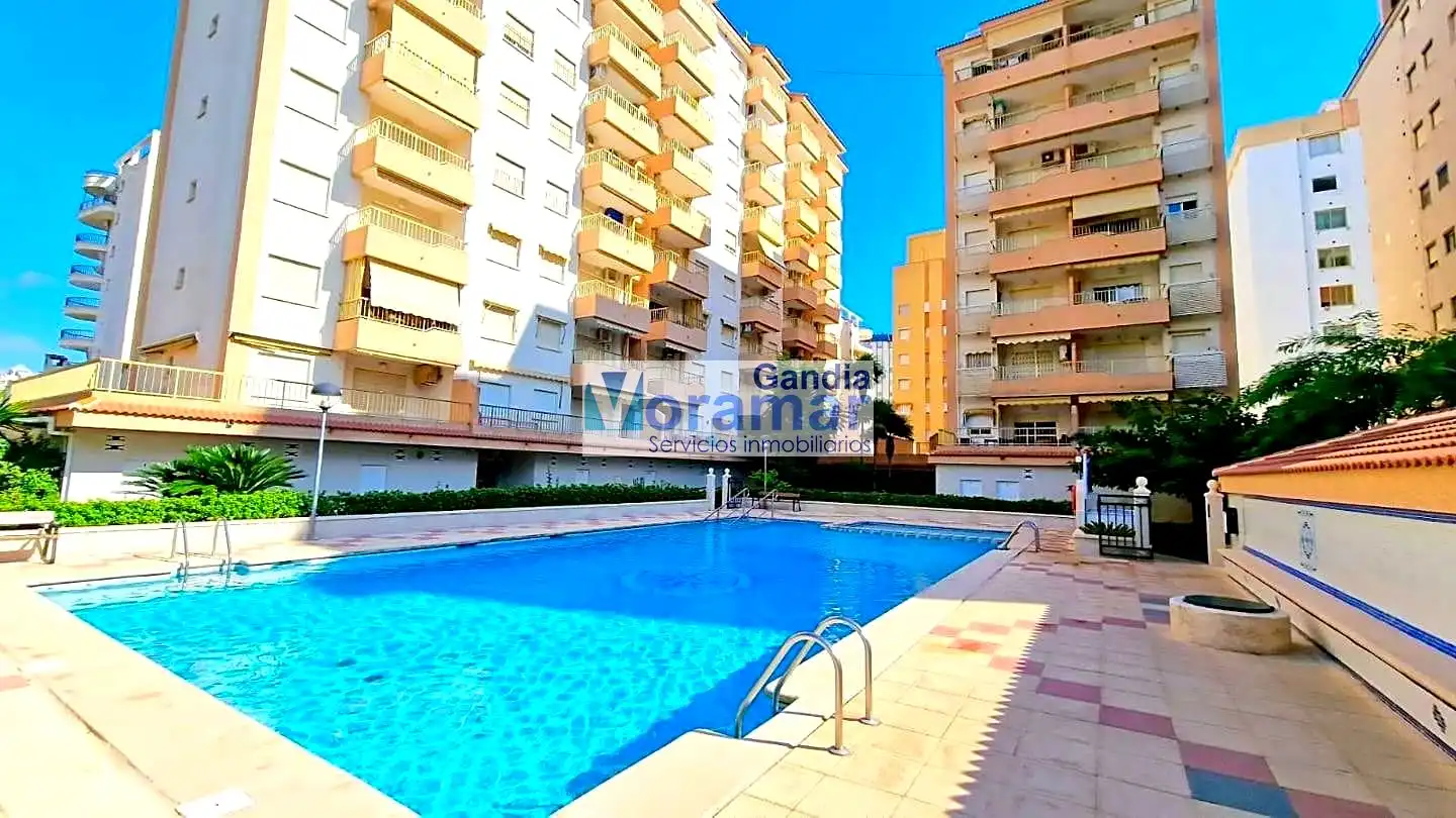 Piscina de Apartament en venda en Gandia amb Aire condicionat, Jardí privat i Terrassa