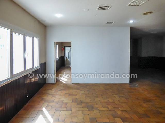 Local comercial en Alquiler en Oviedo - C/ Víctor Sáenz, 15 en El Cristo