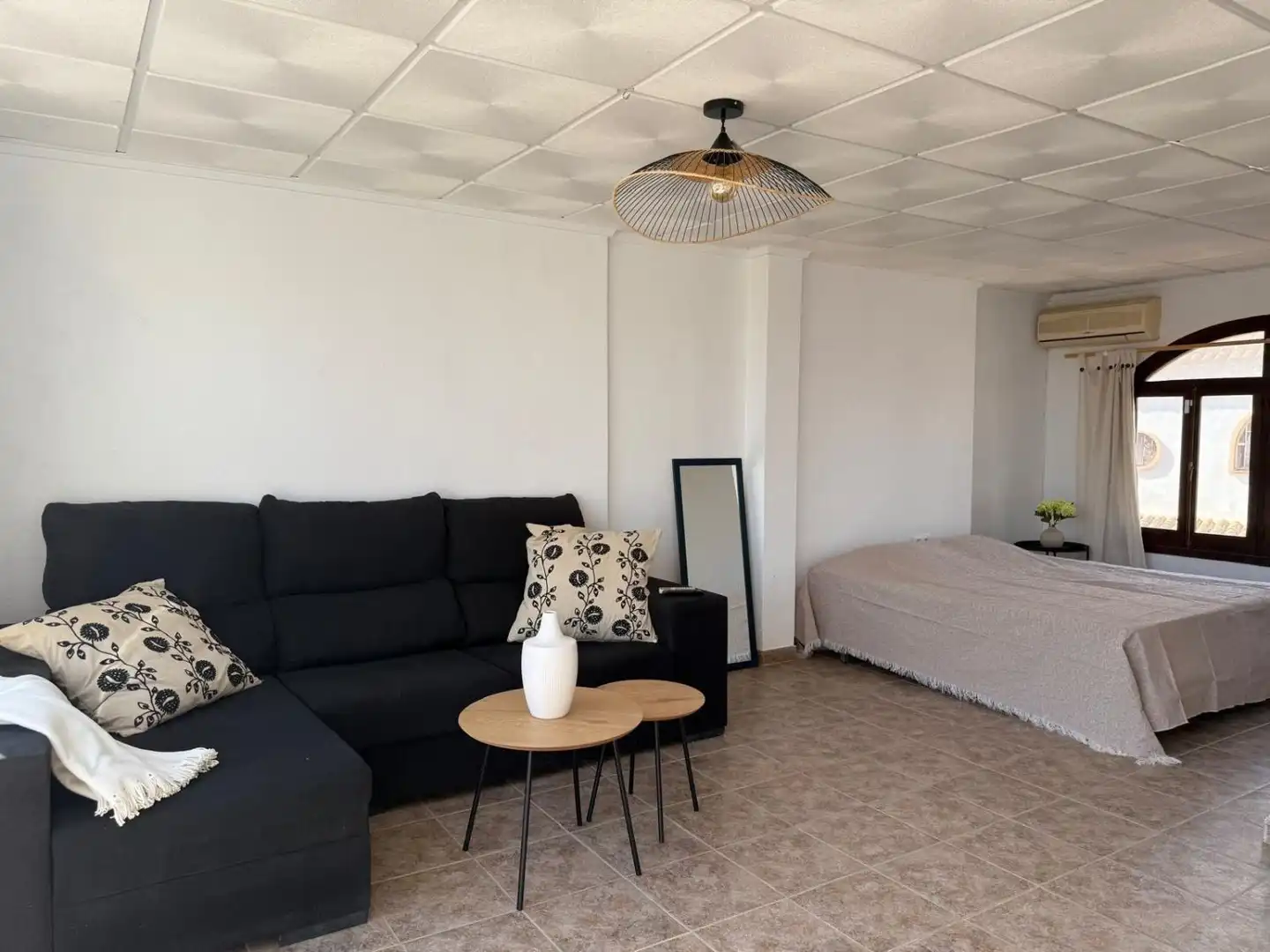 Sala d'estar de Casa adosada en venda en Torrevieja amb Aire condicionat, Terrassa i Traster
