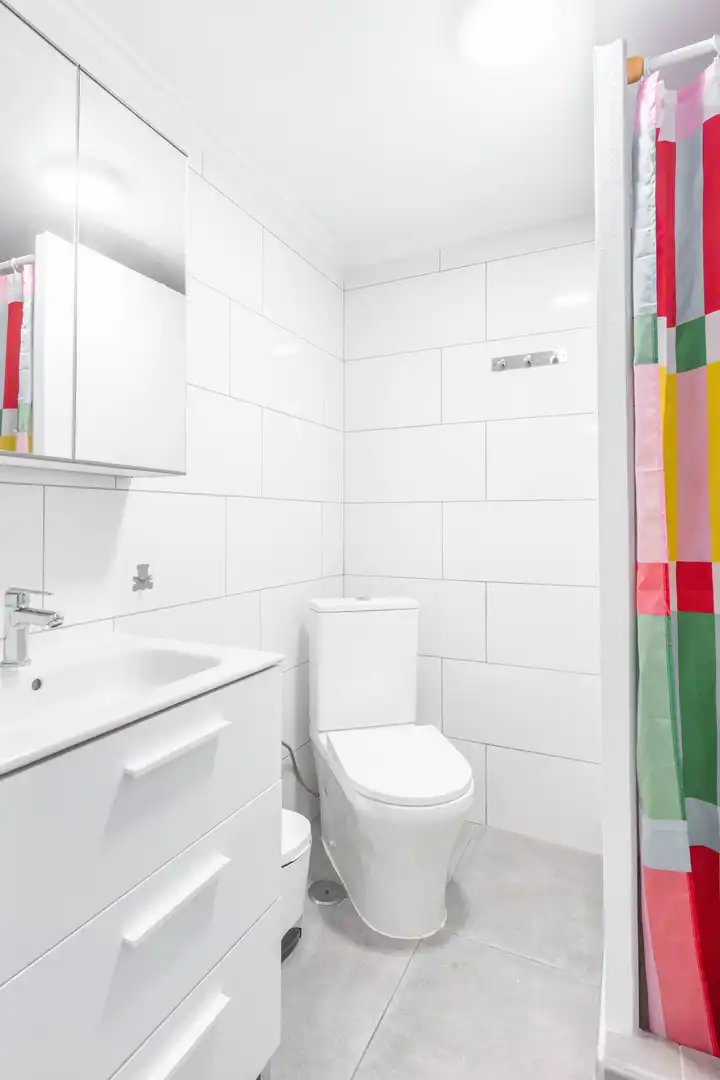 Badezimmer von Einfamilien-Reihenhaus zum Verkauf in Mieres (Asturias) mit Heizung, Terrasse und Abstellraum