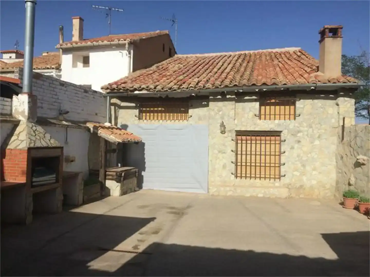 Vista exterior de Casa adosada en venda en Perales del Alfambra, Teruel