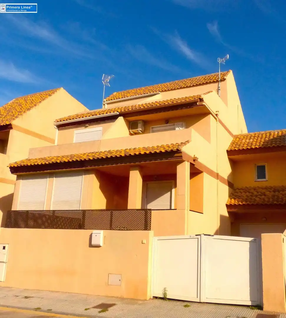 Vista exterior de Casa o xalet en venda en Cartagena amb Jardí privat, Terrassa i Traster