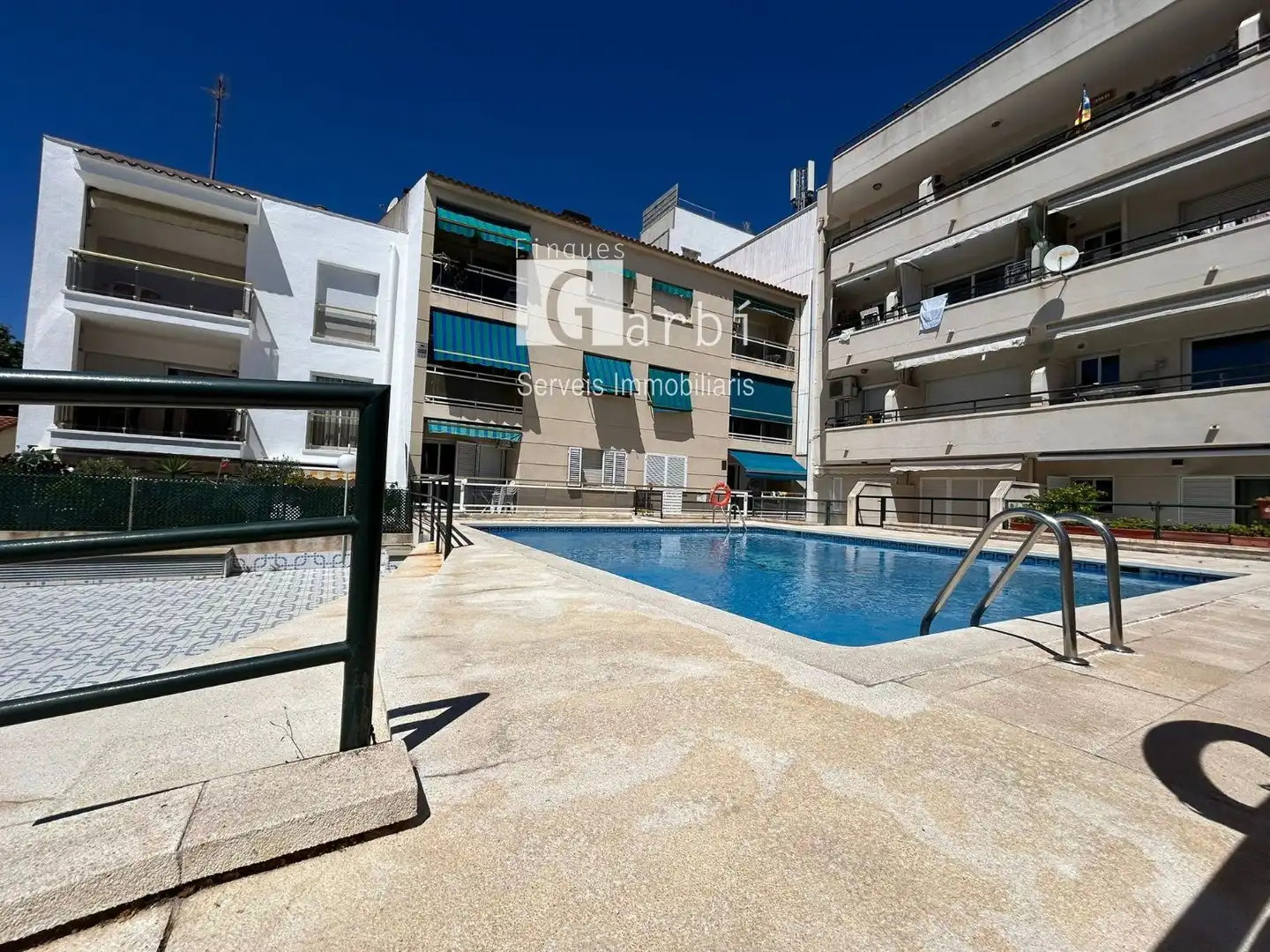 Wohnung zum Verkauf in Calafell mit Terrasse, Schwimmbad und Gemeinschaftspool