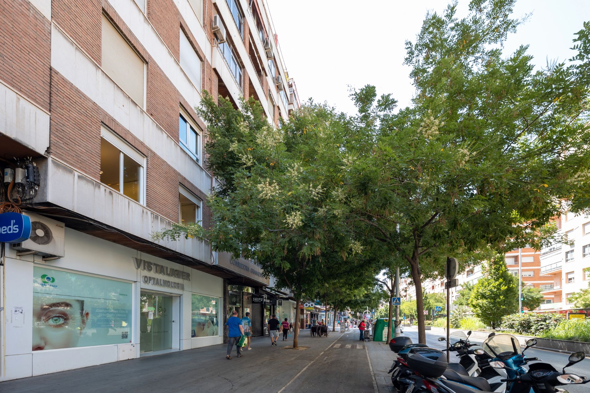 Vista exterior de Oficina de lloguer en  Granada Capital amb Calefacció i Balcó