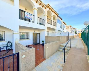 Vista exterior de Casa adosada en venda en Orihuela amb Piscina comunitària