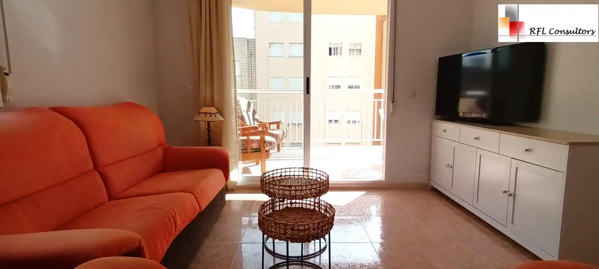 Wohnzimmer von Wohnungen zur Miete in Torreblanca mit Klimaanlage, Privatgarten und Terrasse