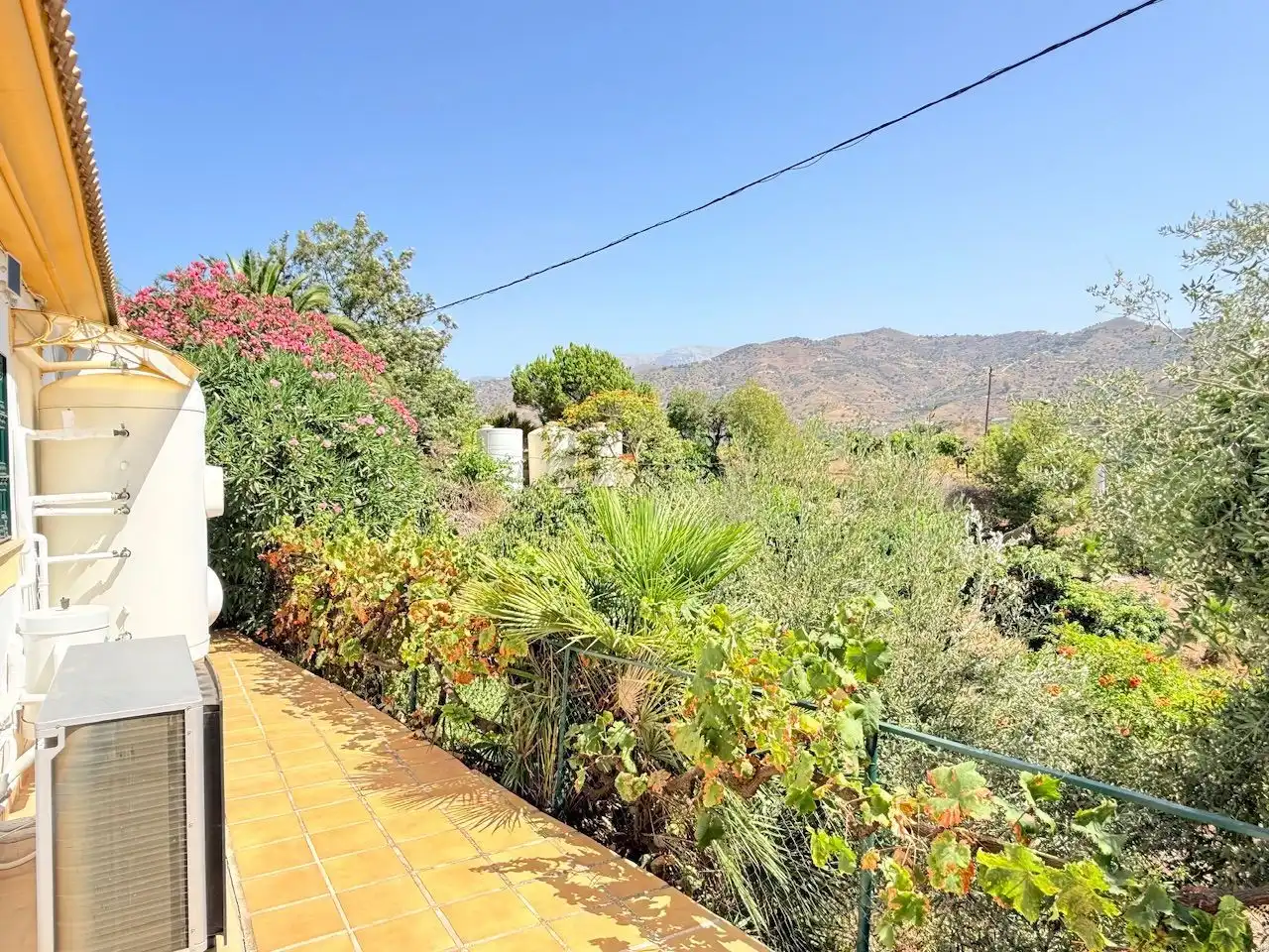 Vista exterior de Casa o chalet en venta en Vélez-Málaga con Aire acondicionado, Calefacción y Jardín privado