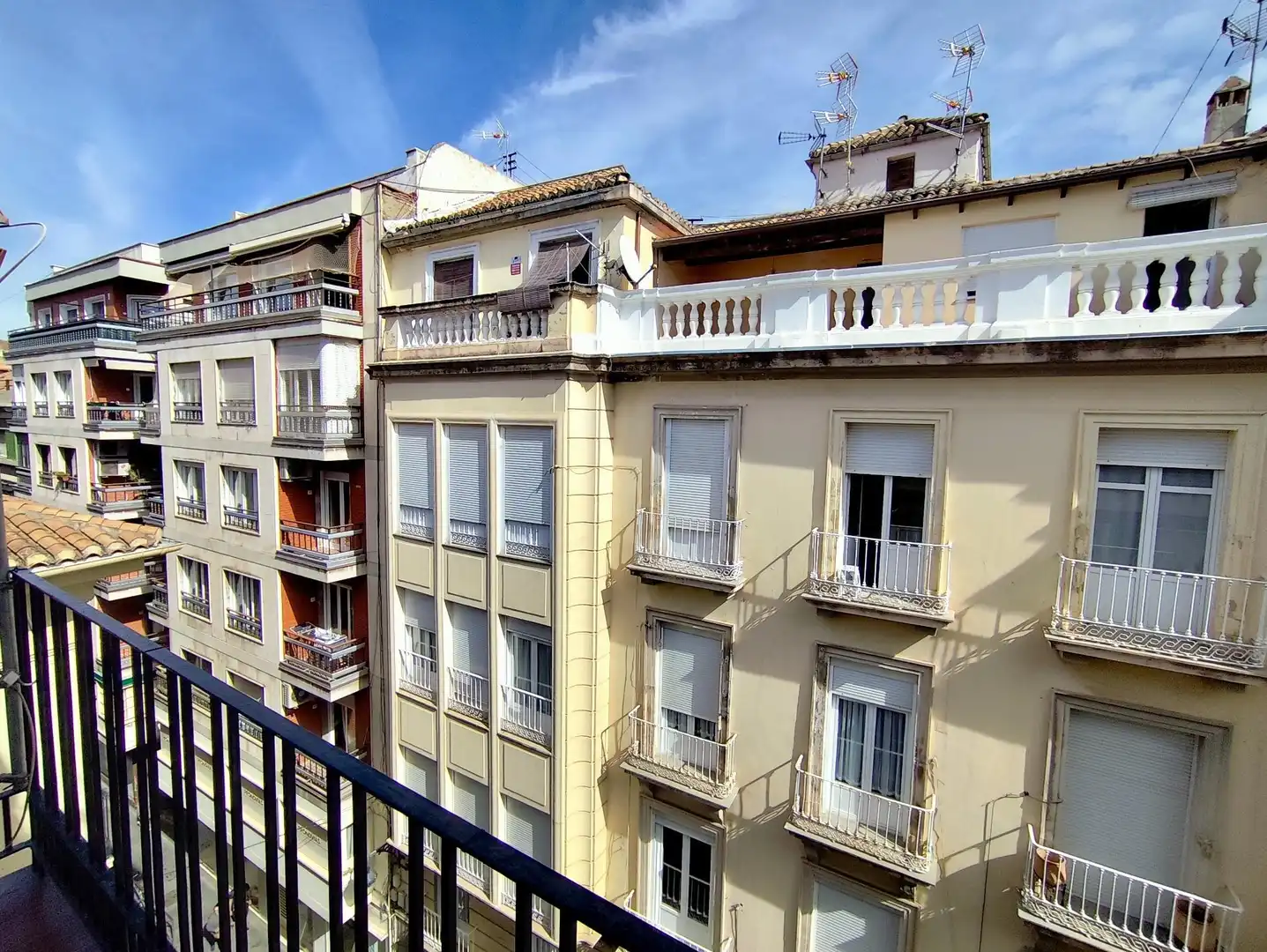 Terrassa de Pis per a compartir en Granada amb Calefacció, Moblat i Balcó