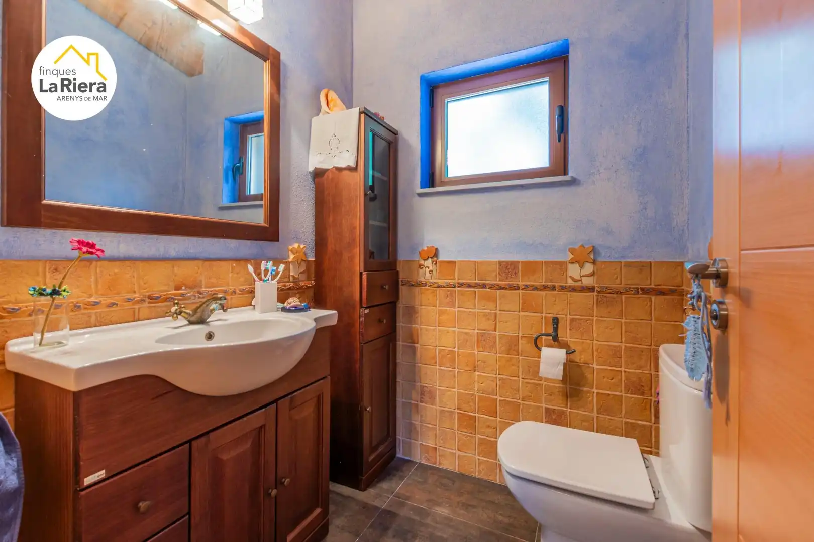 Bathroom of Houses for sale in Arenys de Munt  with Air Conditioner, Heating and Private garden