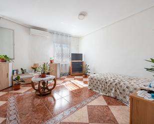 Dormitori de Apartament en venda en  Madrid Capital amb Aire condicionat i Balcó