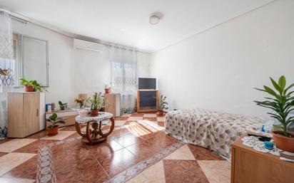 Dormitori de Apartament en venda en  Madrid Capital amb Aire condicionat i Balcó