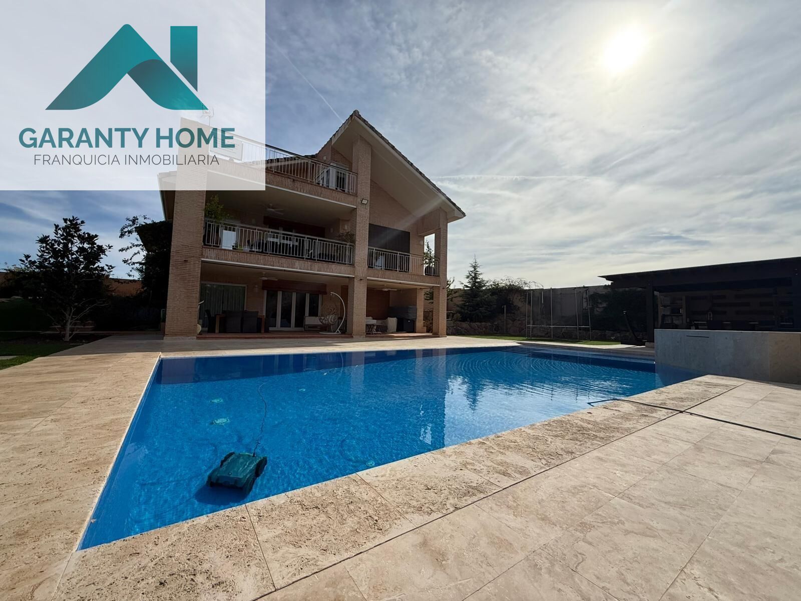 Exterior view of Single-family semi-detached for sale in Layos  with Air Conditioner, Heating and Private garden