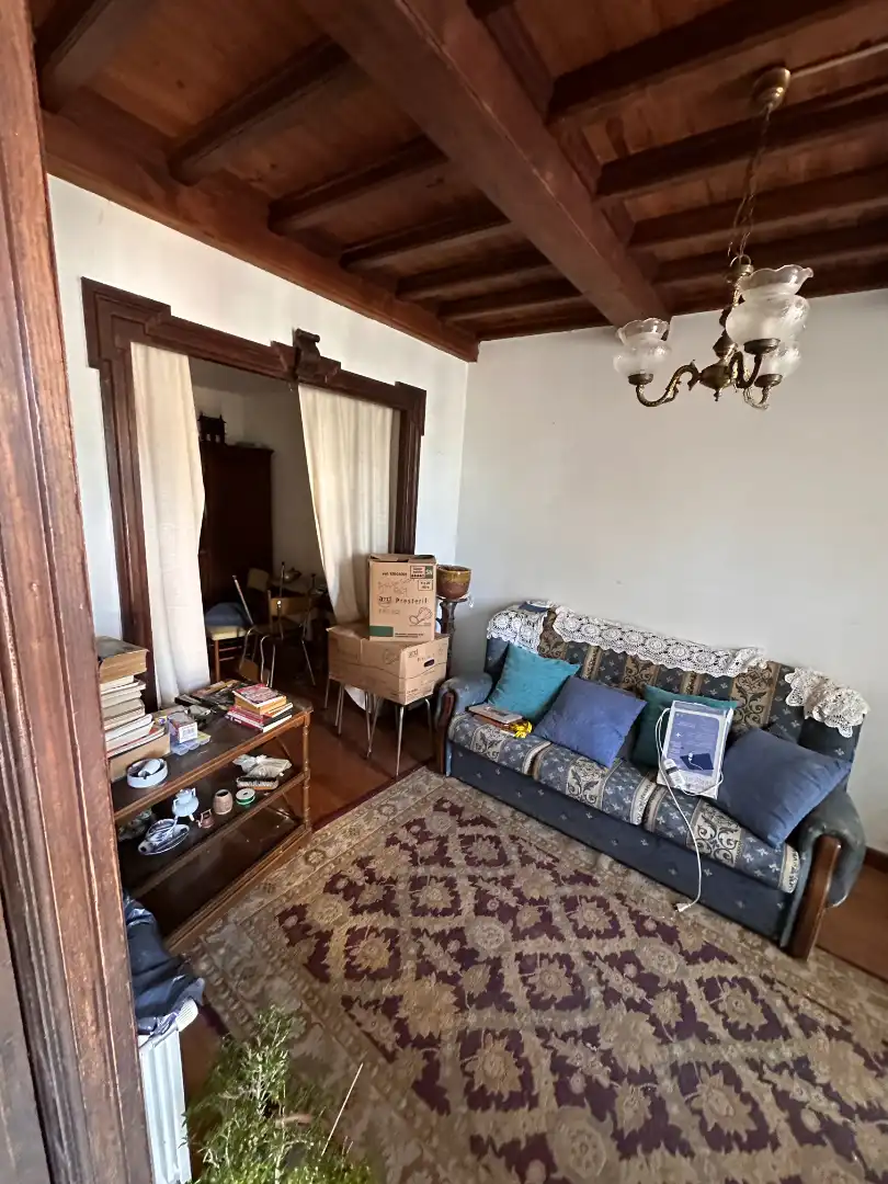 Sala d'estar de Casa adosada en venda en Santiago de Compostela  amb Calefacció, Jardí privat i Terrassa