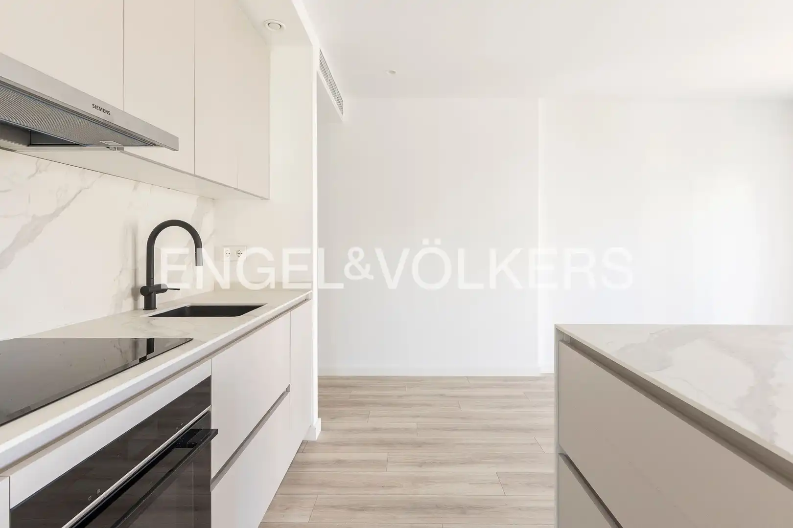 Cuina de Pis de lloguer en Barcelona amb Aire condicionat, Calefacció i Parquet