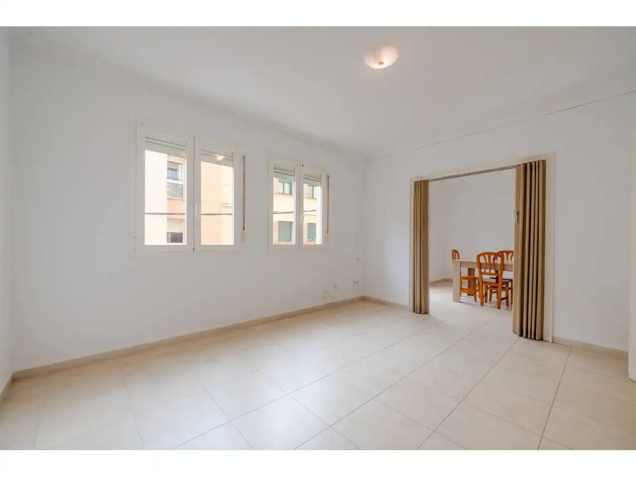 Piso en venta en Girona con Balcón