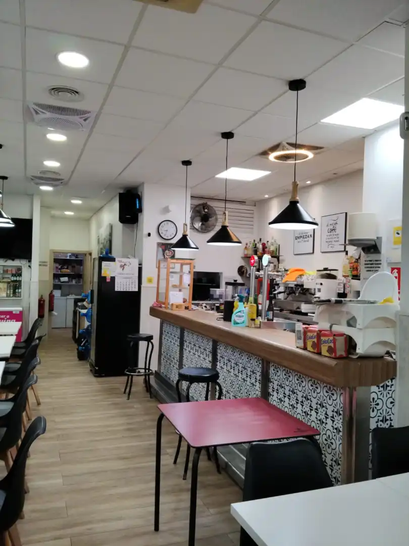 Local comercial en traspàs a Avinguda de Sant Esteve 76, imagen 5