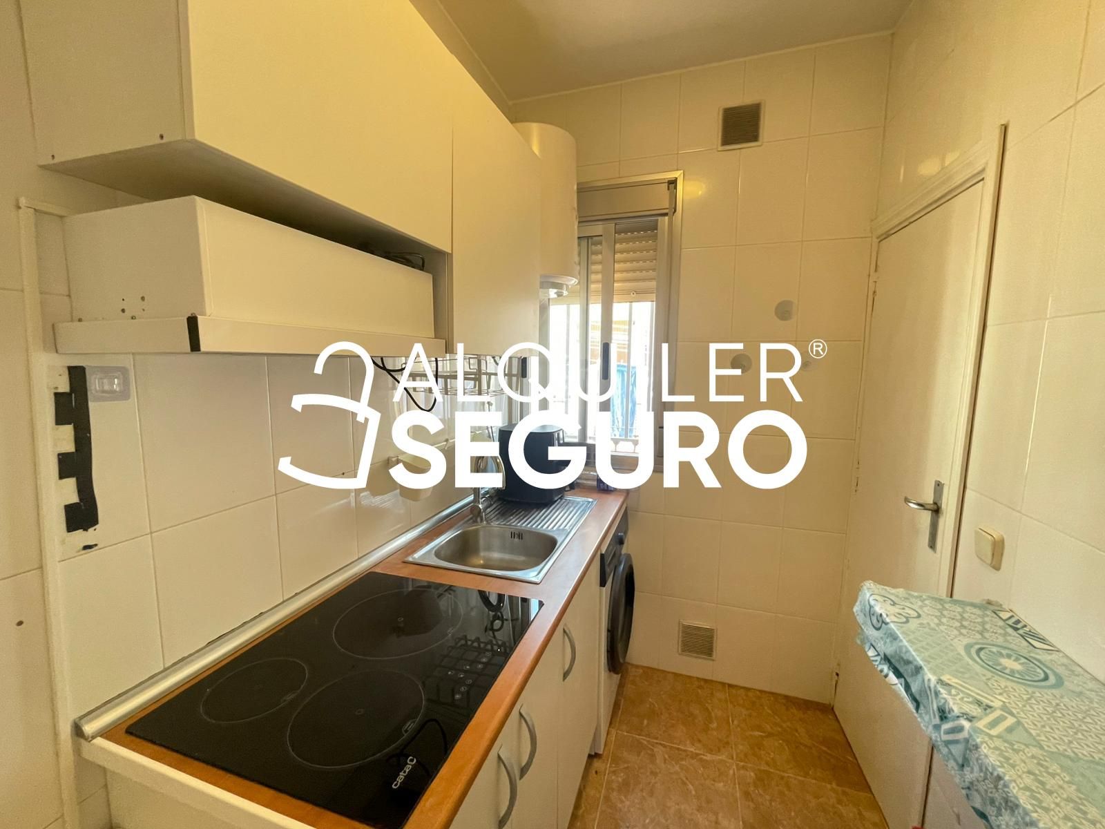 Habitación de Piso de alquiler en  Madrid Capital con Aire acondicionado, Calefacción y Amueblado