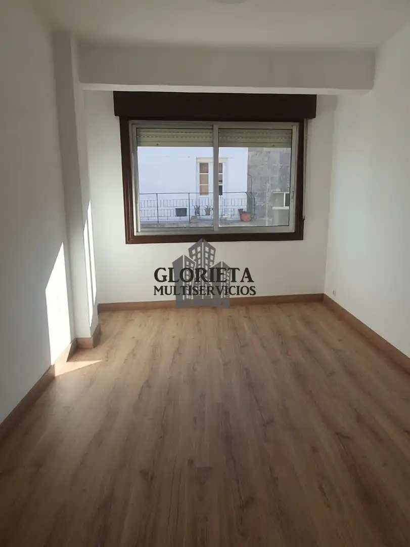 Habitación de Piso en venta en Vigo  con Calefacción, Terraza y Trastero