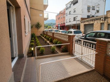 Baixos amb jardí en venda a Can Sant Joan