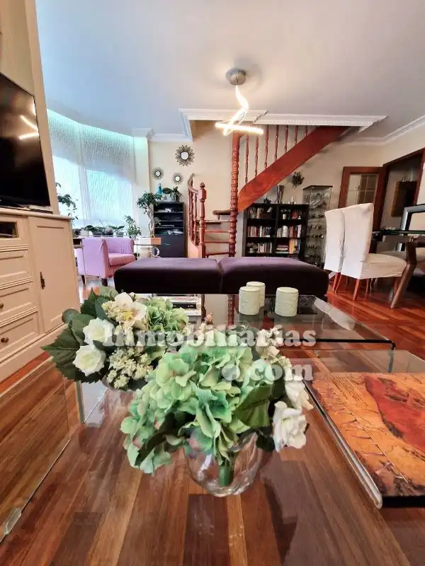 Sala de estar de Ático en venta en Castro-Urdiales con Calefacción, Parquet y Trastero