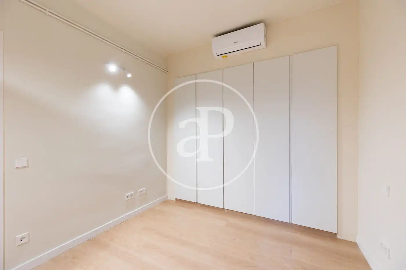 Piso en venta en Barcelona con Aire acondicionado, Calefacción y Balcón