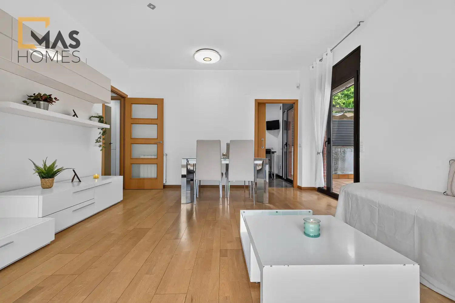 Sala d'estar de Pis en venda en Sant Cugat del Vallès amb Calefacció, Jardí privat i Parquet