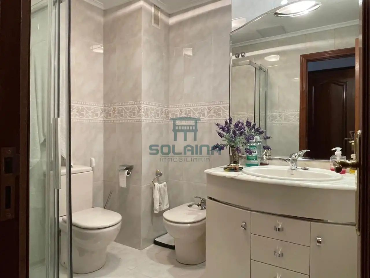 Badezimmer von Wohnung zum Verkauf in Ourense Capital  mit Heizung, Parkett und Abstellraum