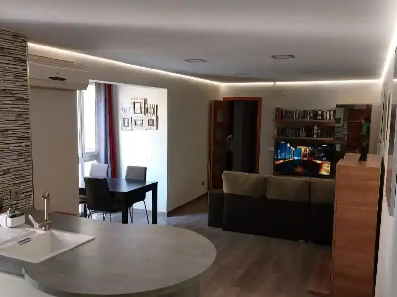 Sala d'estar de Pis en venda en Sevilla amb Aire condicionat, Parquet i Moblat