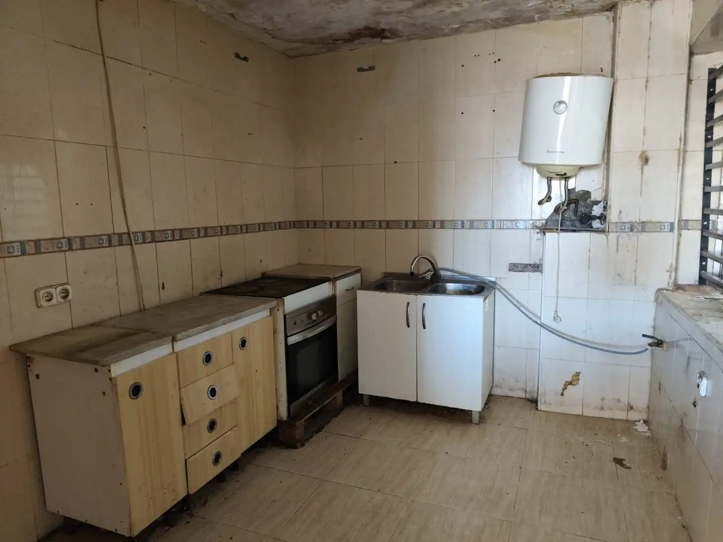 Kitchen of Flat for sale in Santa Margarida I Els Monjos  with Balcony and Alarm