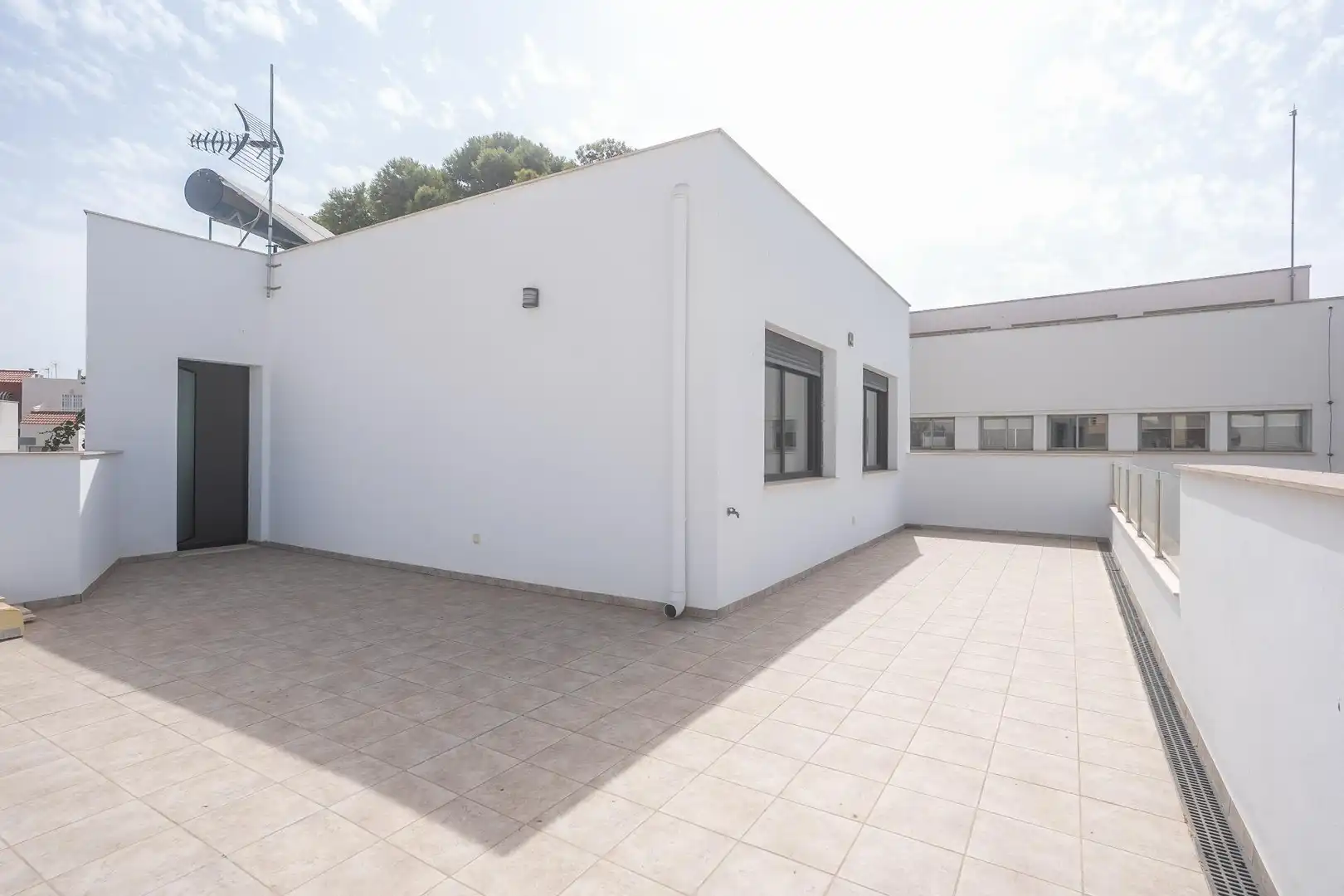 Vista exterior de Casa o chalet en venta en Almería con Aire acondicionado, Jardín privado y Terraza