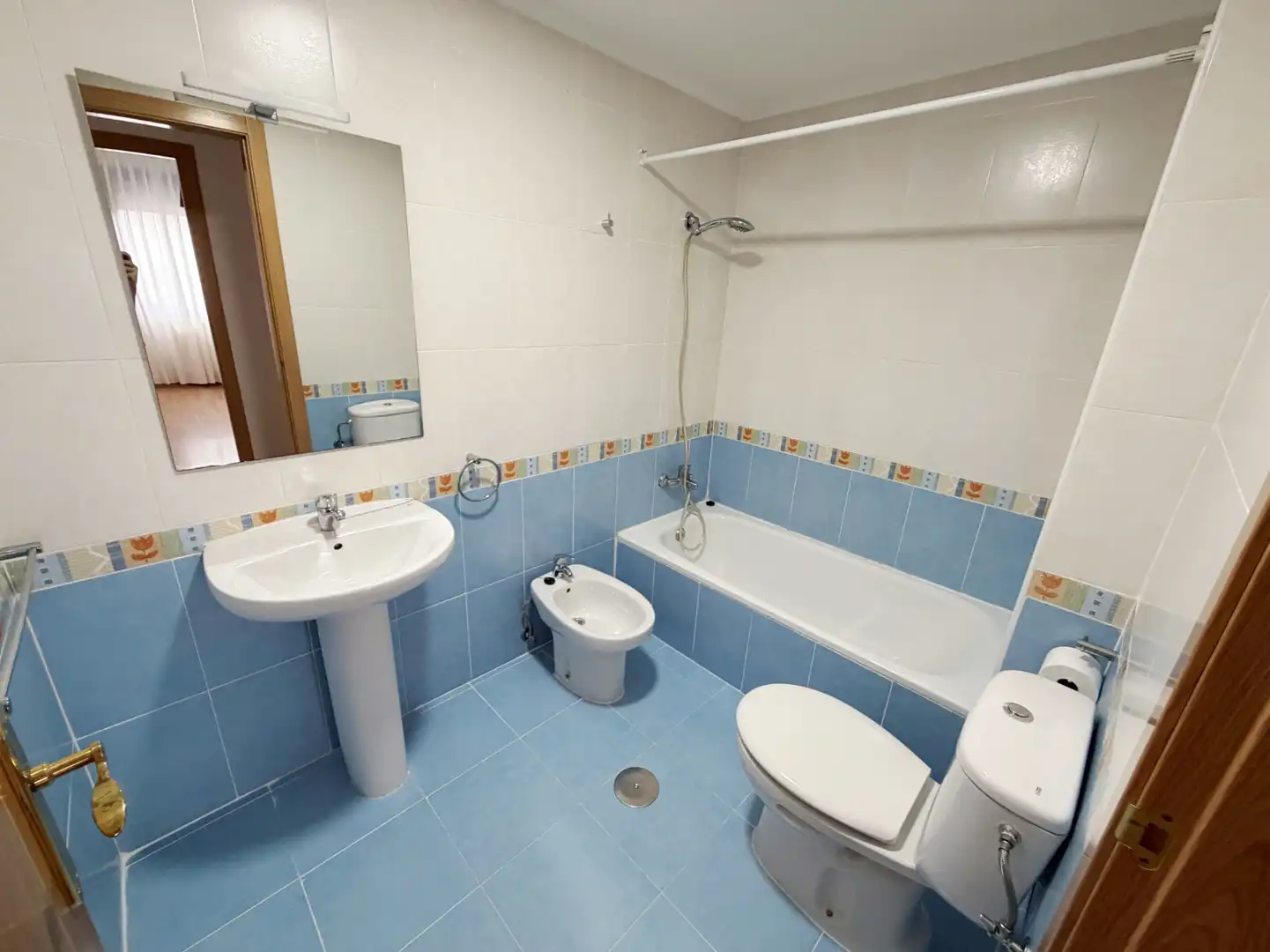 Badezimmer von Wohnung zum Verkauf in Corvera de Asturias mit Heizung und Abstellraum