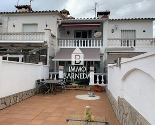 Vista exterior de Casa o xalet en venda en Empuriabrava amb Aire condicionat, Calefacció i Jardí privat