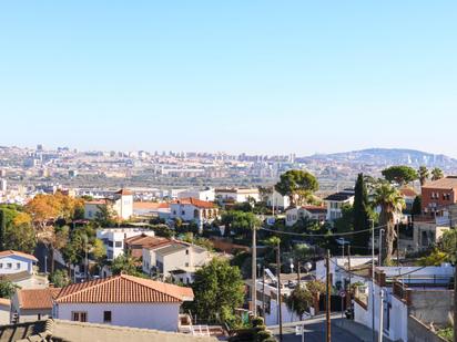 Vista exterior de Casa o xalet en venda en Sant Boi de Llobregat amb Terrassa i Balcó