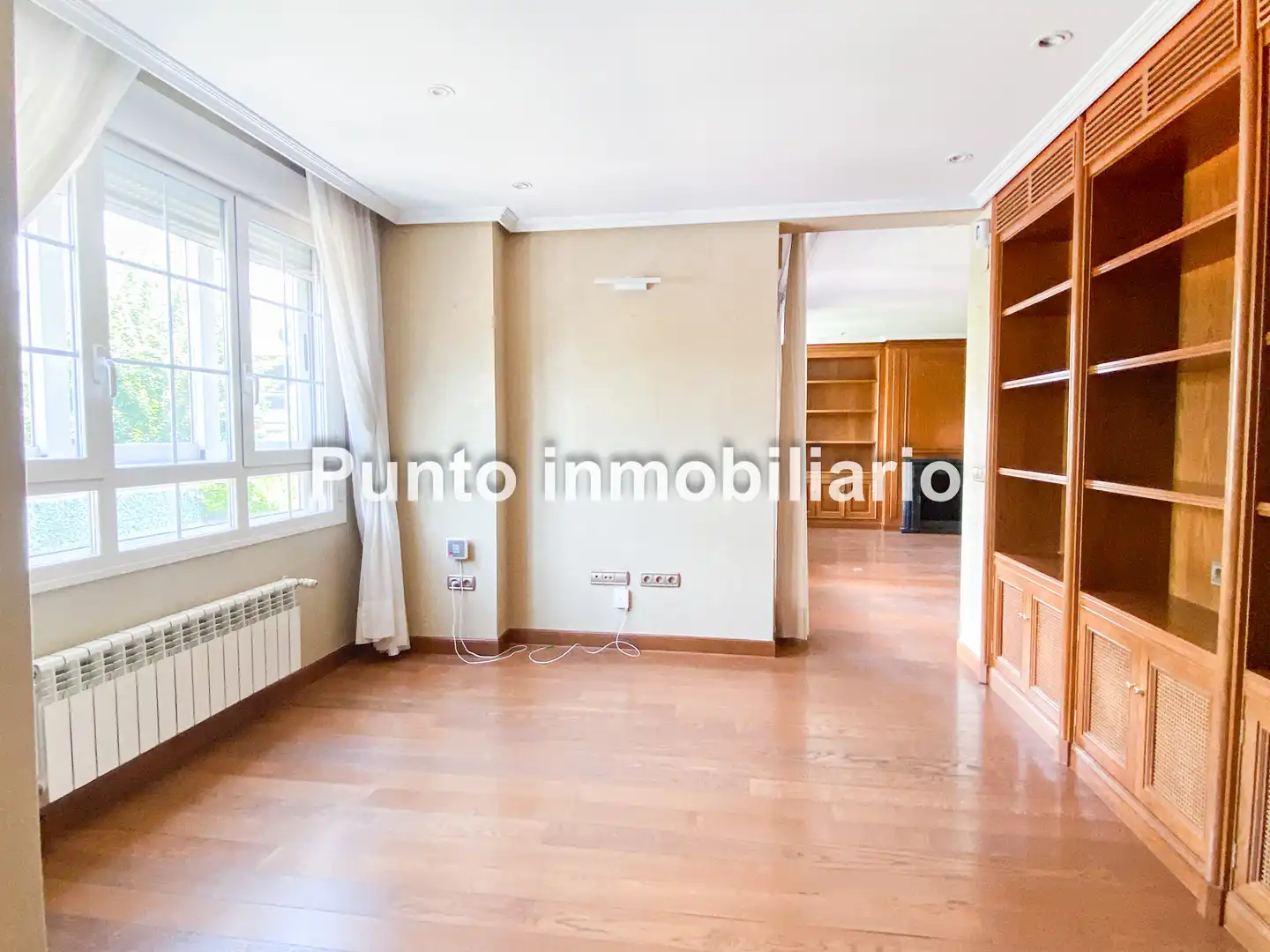 Sala de estar de Casa adosada de alquiler en Valladolid con Aire acondicionado, Calefacción y Jardín privado