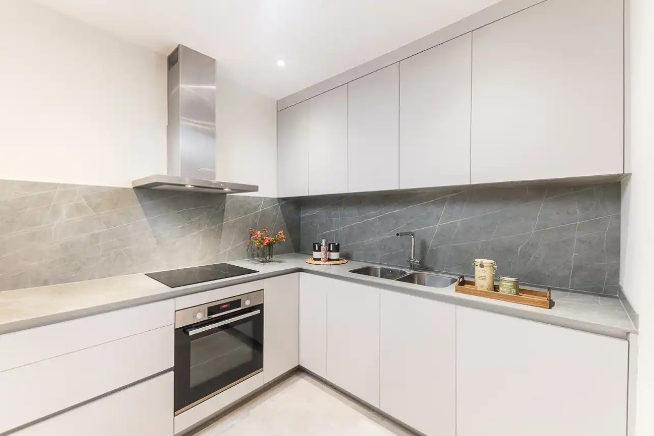 Cuina de Apartament de lloguer en Barcelona amb Aire condicionat, Calefacció i Moblat