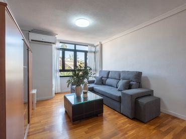 Flat with lift to rent in Calle Acisclo Díaz