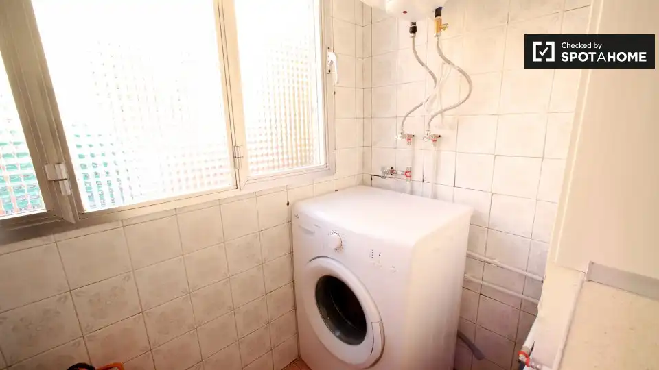 Bathroom of Flat for rent in Valencia  with Air Conditioner, Heating and Furnished