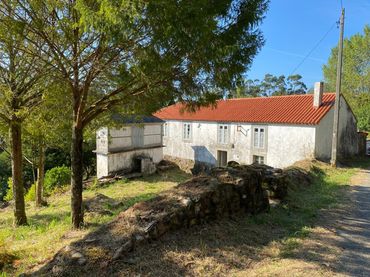 Maison rustique avec jardin à vendre à Lugar Birizo