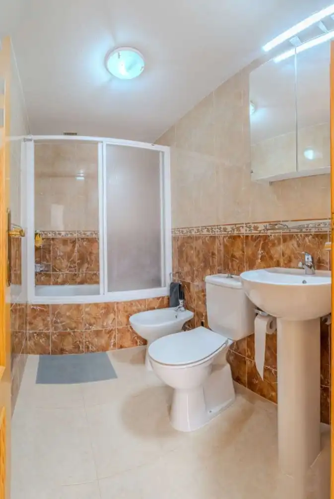 Bany de Apartament en venda en Torrevieja amb Aire condicionat, Terrassa i Traster