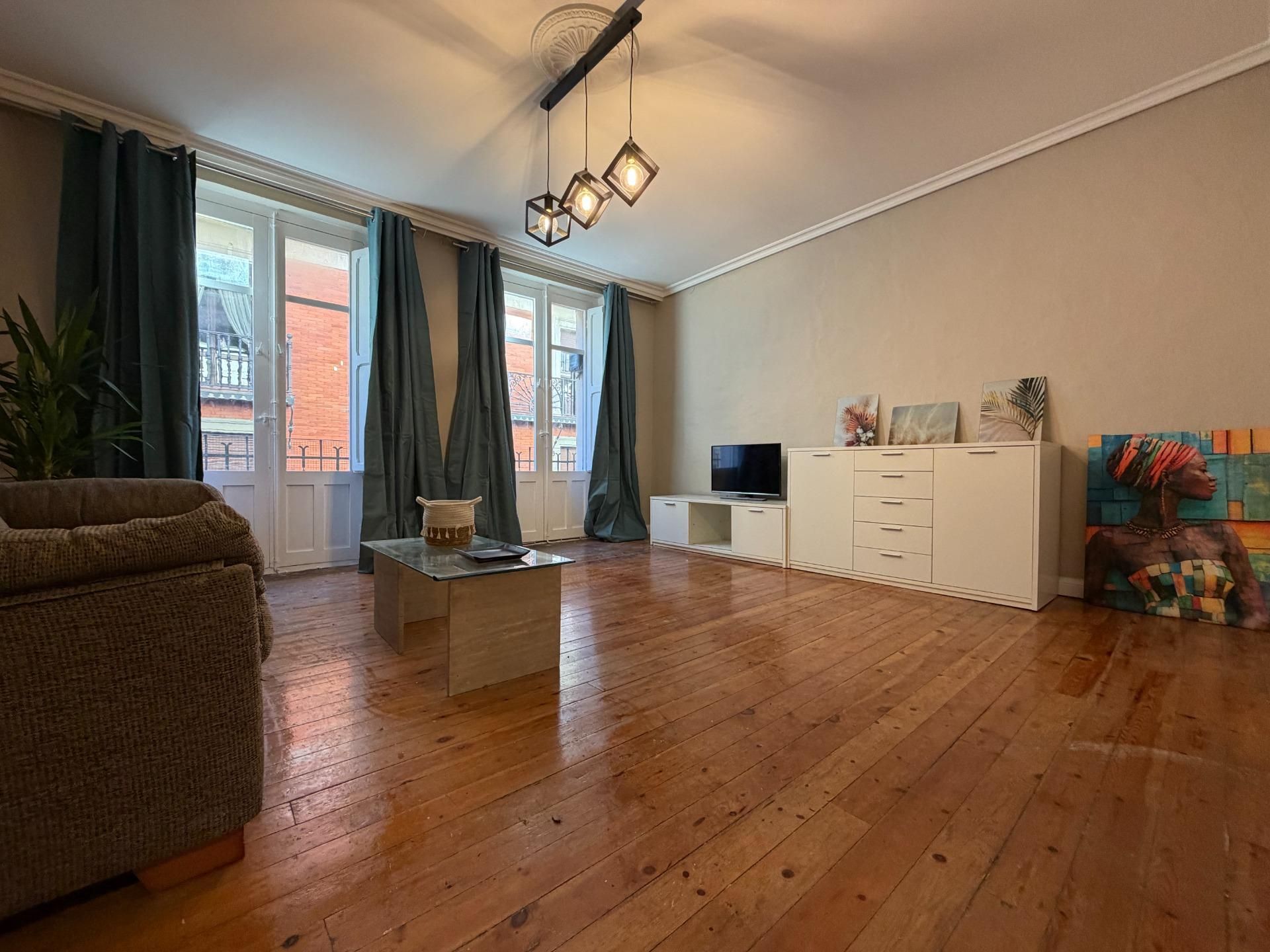 Sala d'estar de Apartament en venda en  Pamplona / Iruña amb Balcó