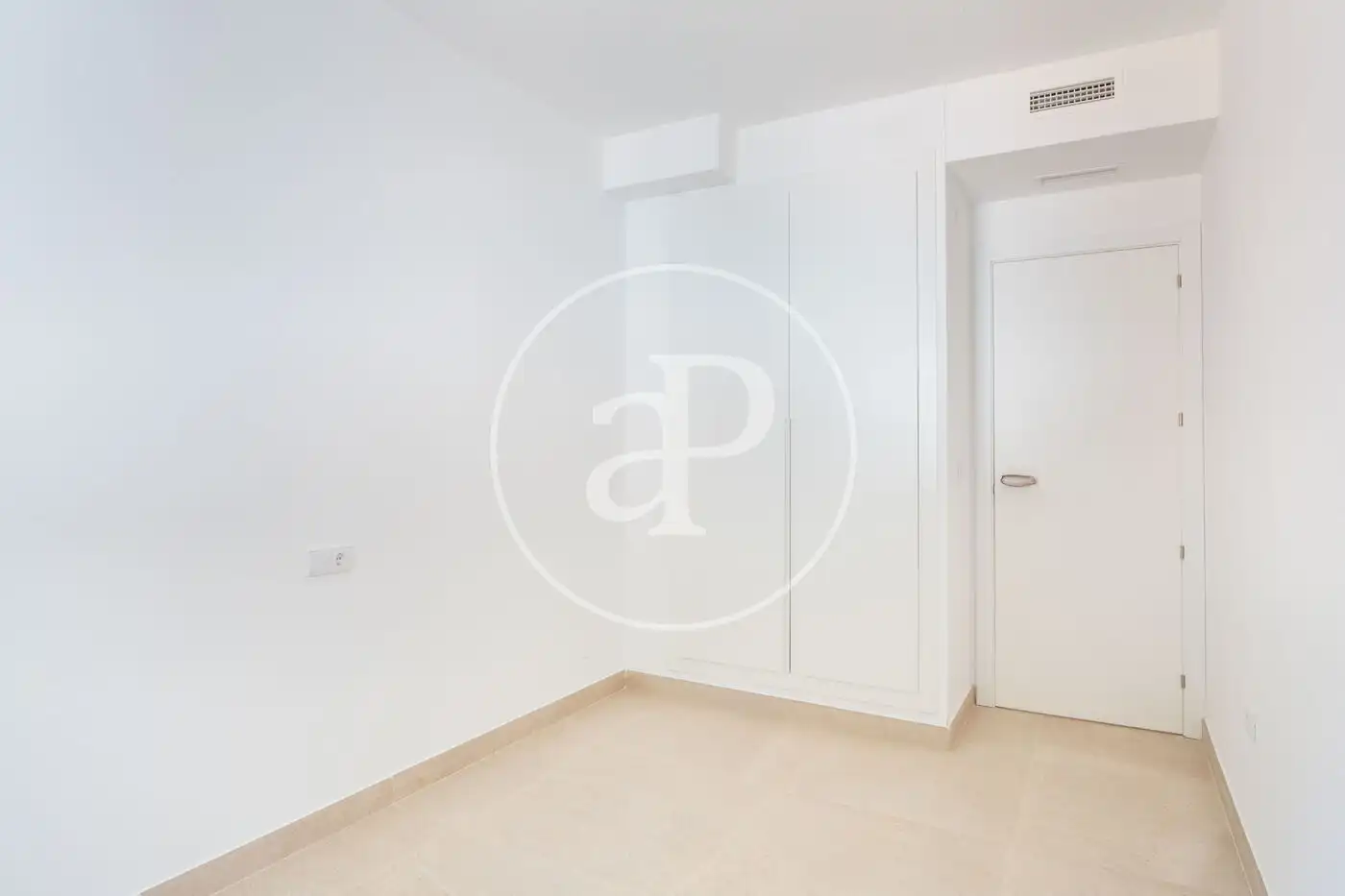 Habitación de Casa adosada en venta en Chiva con Aire acondicionado, Calefacción y Jardín privado