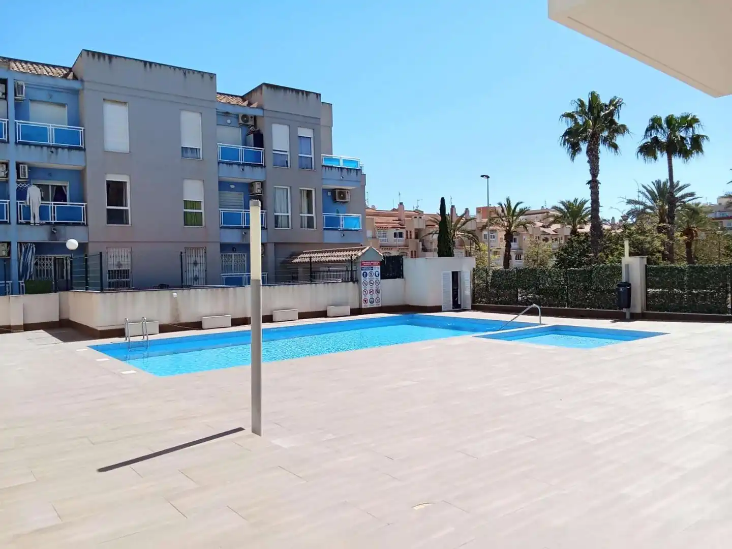 Piscina de Apartament en venda en Torrevieja amb Aire condicionat, Calefacció i Terrassa