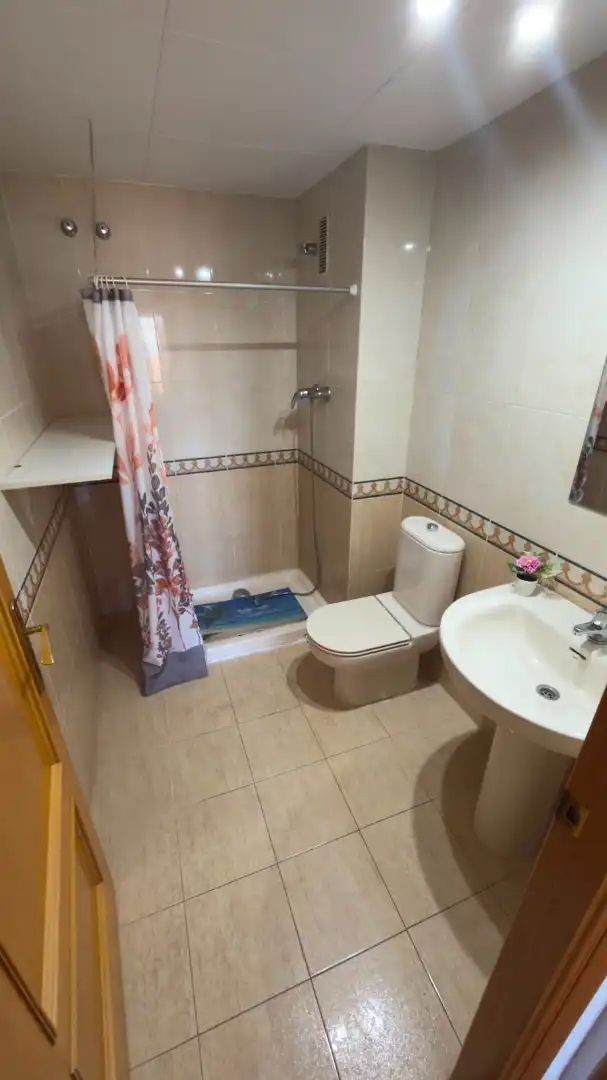 Bathroom of Flat for rent in Burjassot  with Furnished, Oven and Washing machine