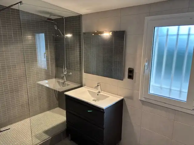Baño de Casa adosada en venta en Santa Eulàlia de Ronçana con Aire acondicionado, Calefacción y Jardín privado