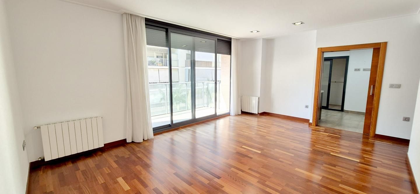 Sala d'estar de Pis en venda en Elche / Elx amb Aire condicionat, Calefacció i Parquet